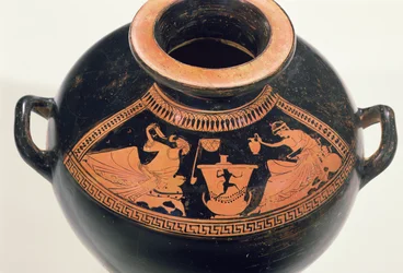 Idria a figure rosse attiche raffigurante una scena di bevuta, c.490 a.C.